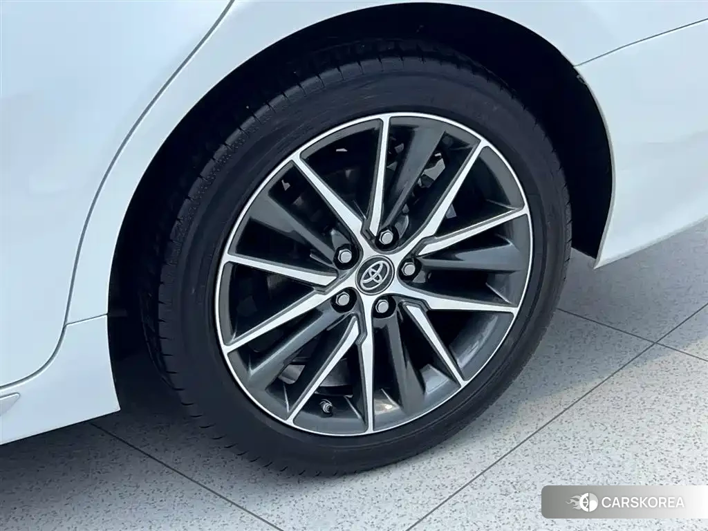 Toyota Camry 2023 Белый из Китая, фото 3