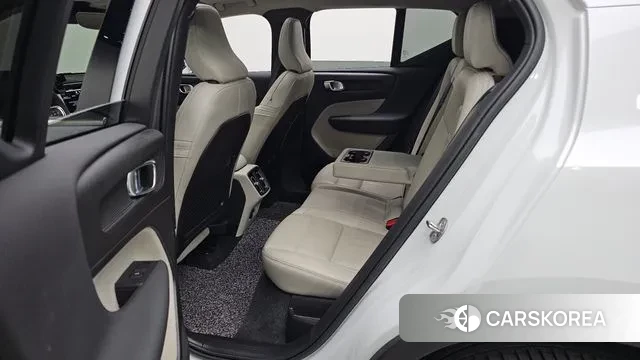 Volvo XC40 2023 Белый из Кореи, фото 3