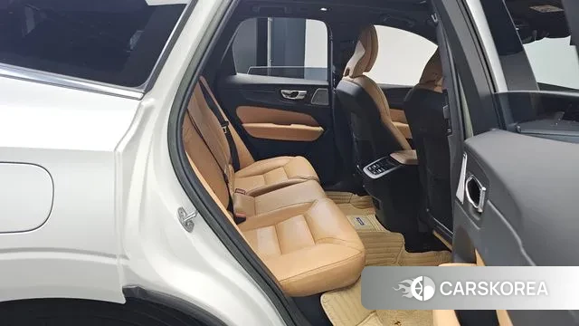 Volvo XC60 second Generation 2022 Белый из Кореи, фото 3