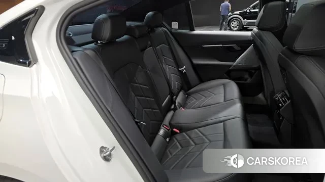 BMW 5 Series (G60) 2024 Белый из Кореи, фото 3