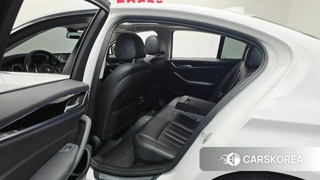 BMW 5 Series (G30) 2018 Белый из Кореи, фото 3