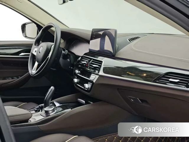 BMW 5 series 2022 Черный из Китая, фото 3