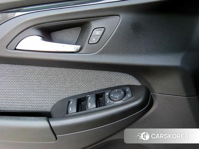 Chevrolet (GM Daewoo) Trailblazer 2022 Белый из Кореи, фото 3