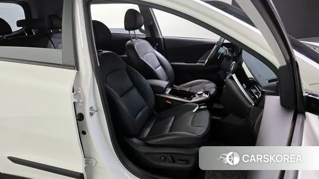 Kia Niro Plus 2022 Черный из Кореи, фото 3