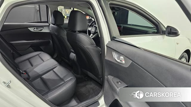 Kia The New K3 2nd generation 2022 Белый из Кореи, фото 3