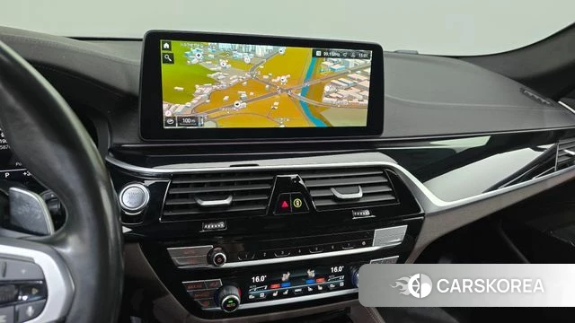 BMW 5 Series (G30) 2022 Серебристо-серый из Кореи, фото 3