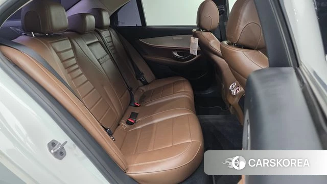 Mercedes-Benz E-Class W213 2018 Белый из Кореи, фото 3