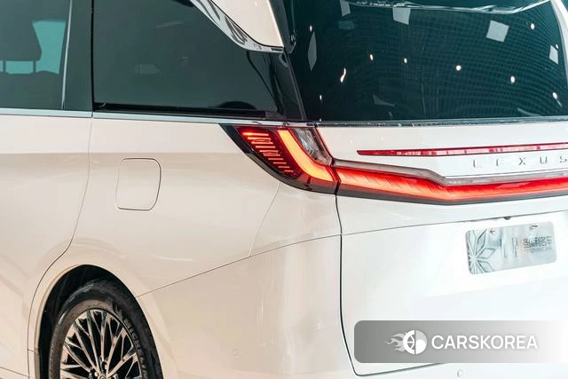 Lexus LM 2024 Белый из Китая, фото 3