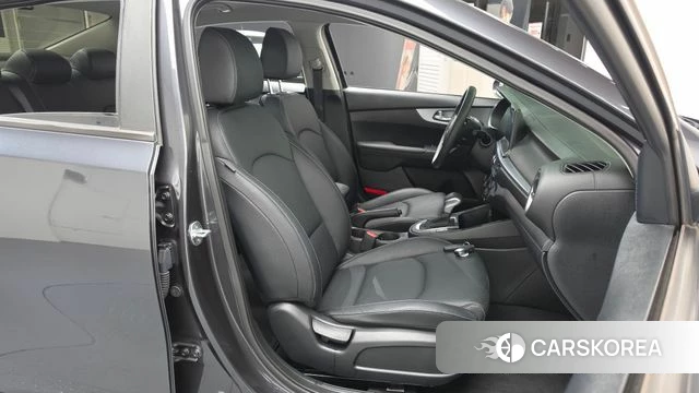 Kia The New K3 2nd generation 2023 Серый из Кореи, фото 3