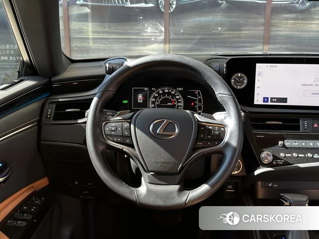 Lexus ES 2024 Серебристо-серый из Китая, фото 3