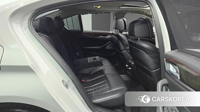 BMW 5 Series (G30) 2018 Белый из Кореи, фото 3