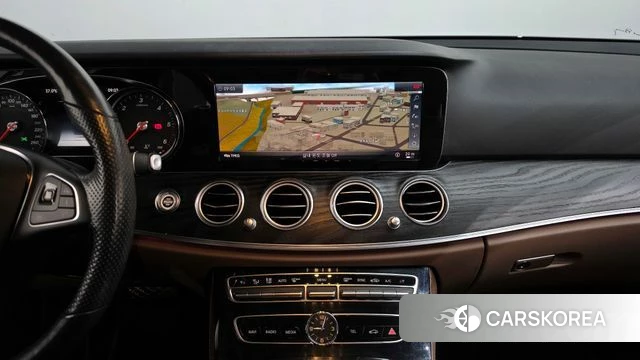 Mercedes-Benz E-Class W213 2018 Белый из Кореи, фото 3