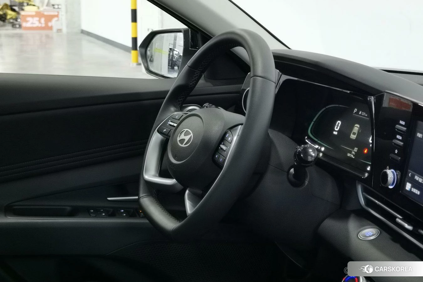 Hyundai Elantra 2023 Белый из Китая, фото 3