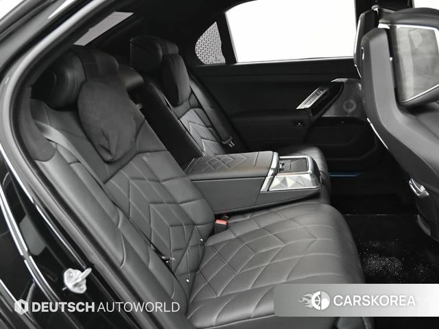 BMW 7 Series (G70) 2025 Черный из Кореи, фото 3