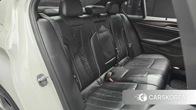 BMW 5 Series (G30) 2018 Белый из Кореи, фото 3