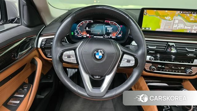 BMW 5 Series (G30) 2021 Серебристо-серый из Кореи, фото 3
