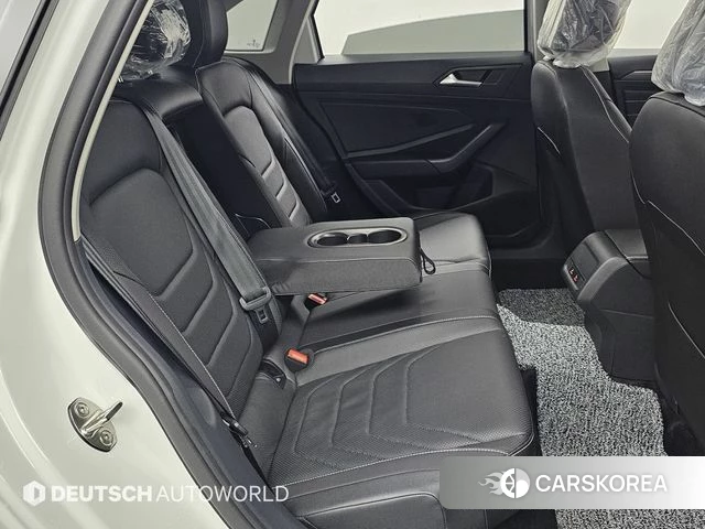 Volkswagen 7th Generation of Jetta 2024 Белый из Кореи, фото 3
