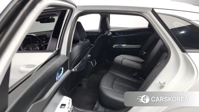 Kia The New K5 3rd generation 2025 Белый из Кореи, фото 3