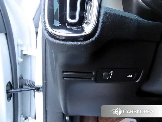 Volvo XC40 2022 Белый из Кореи, фото 3