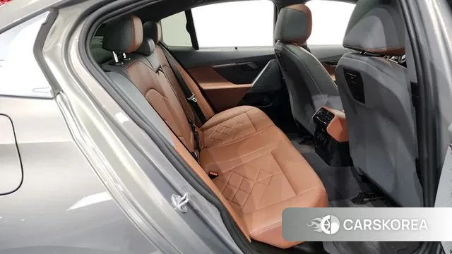 BMW 5 Series (G60) 2024 Серебристо-серый из Кореи, фото 3