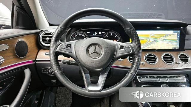 Mercedes-Benz E-Class W213 2018 Серебристо-серый из Кореи, фото 3