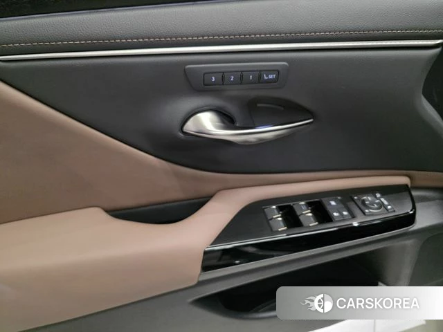 Lexus ES300h 7th generation 2024 Песочный из Кореи, фото 3