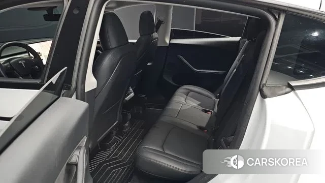 Tesla Model Y 2023 Белый из Кореи, фото 3