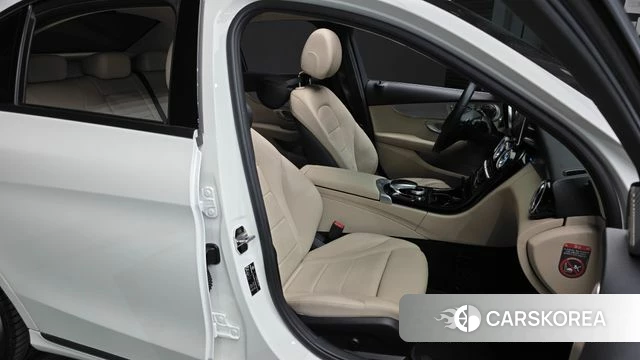 Mercedes-Benz C-Class W205 2018 Белый из Кореи, фото 3