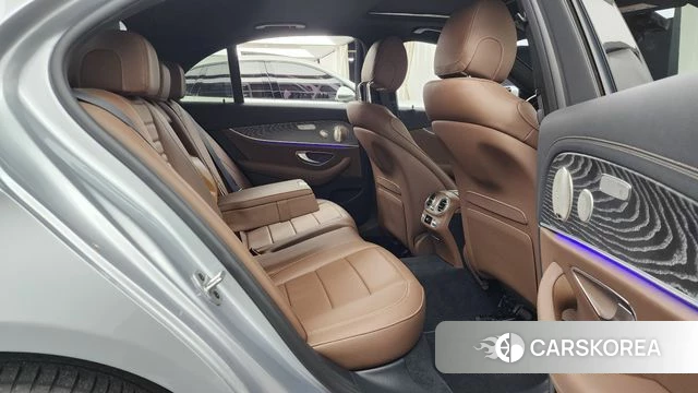 Mercedes-Benz E-Class W213 2022 Серебристо-серый из Кореи, фото 3