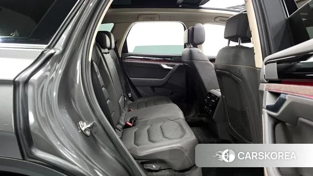 Volkswagen Touareg 3rd generation 2020 Серый из Кореи, фото 3