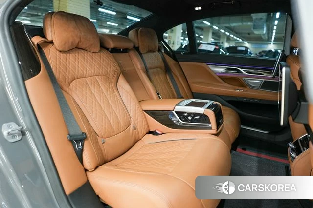 BMW 7 Series (G11) 2021 Небесно-голубой из Кореи, фото 3