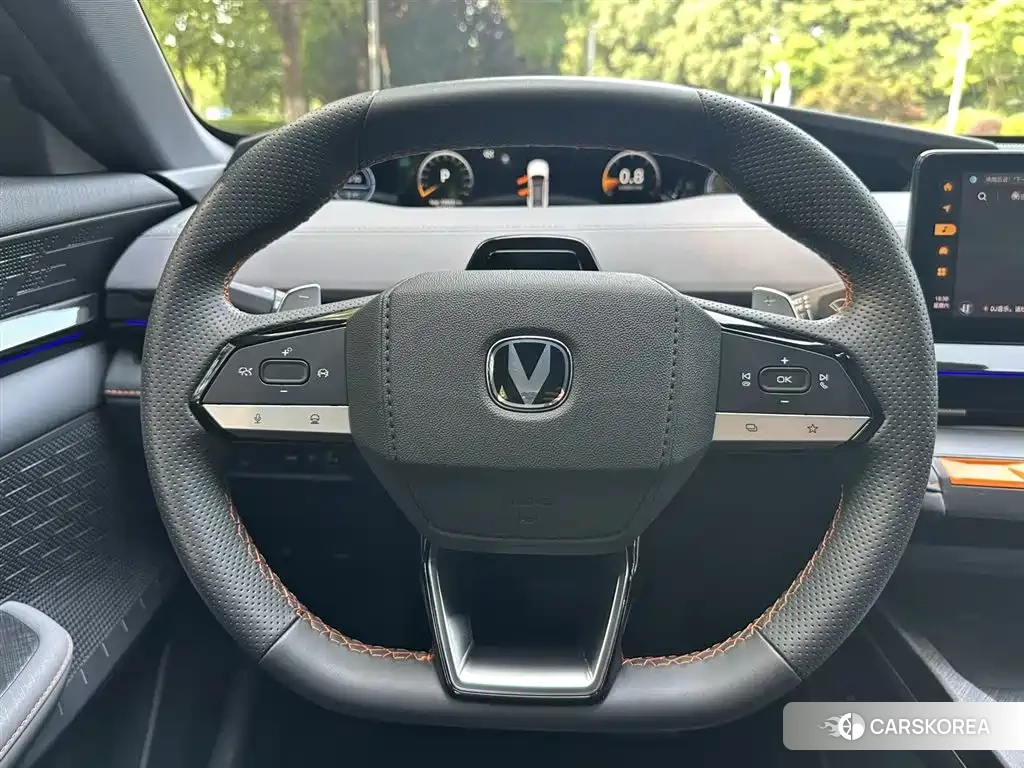Chang'an Changan UNI-V 2023 Silver/gray из Китая, фото 3