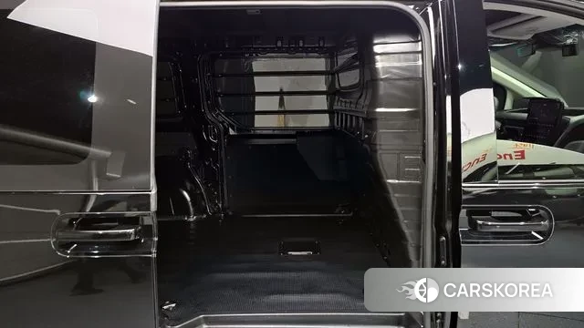 Hyundai Staria 2024 Черный из Кореи, фото 3