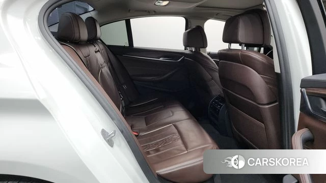 BMW 5 Series (G30) 2018 Белый из Кореи, фото 3