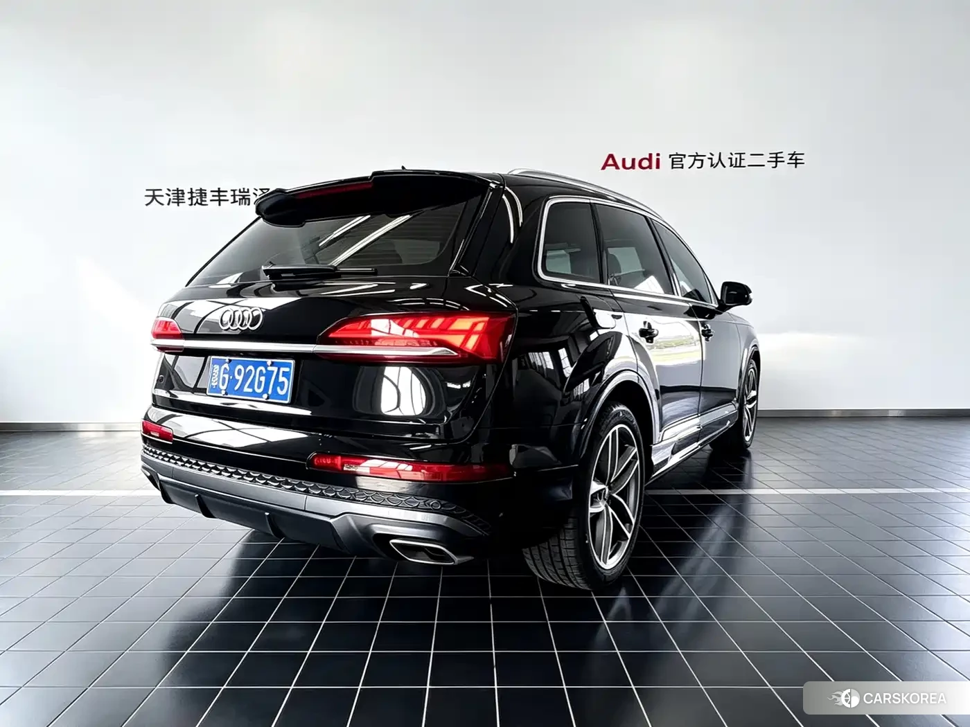Audi Q7 2025 Черный из Китая, фото 3