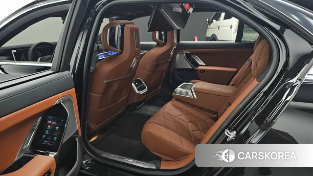 BMW 7 Series (G70) 2025 Черный из Кореи, фото 3