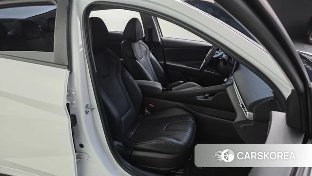Hyundai The New Avante (CN7) 2023 Белый из Кореи, фото 3