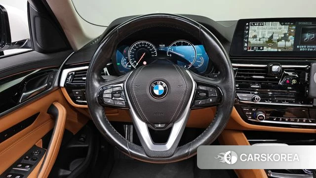 BMW 5 Series (G30) 2018 Белый из Кореи, фото 3