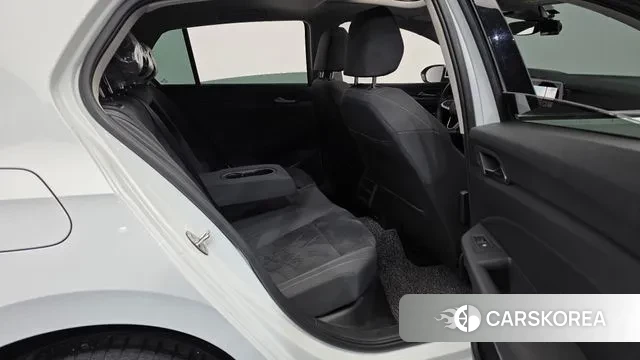 Volkswagen Golf 8th Generation 2022 Белый из Кореи, фото 3