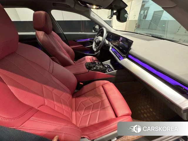 BMW 5 series (imported) 2024 Черный из Китая, фото 3