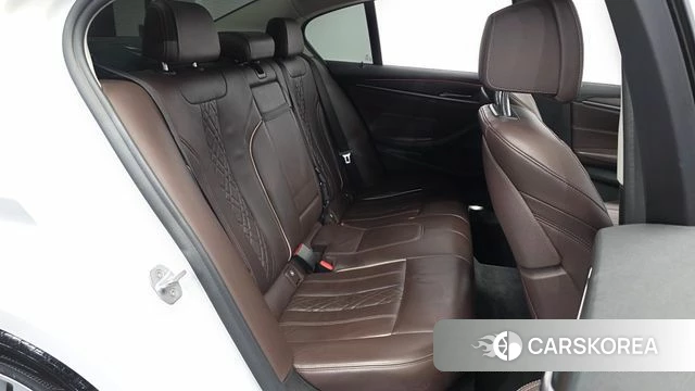 BMW 5 Series (G30) 2018 Белый из Кореи, фото 3