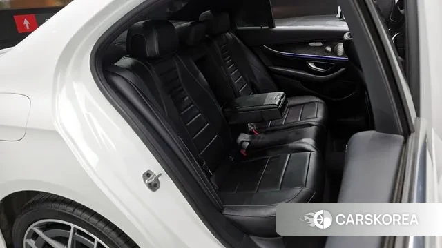 Mercedes-Benz E-Class W213 2022 Белый из Кореи, фото 3