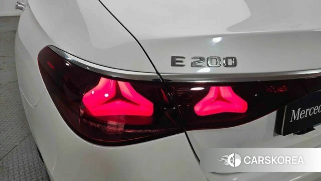 Mercedes-Benz E-Class W214 2025 Белый из Кореи, фото 3