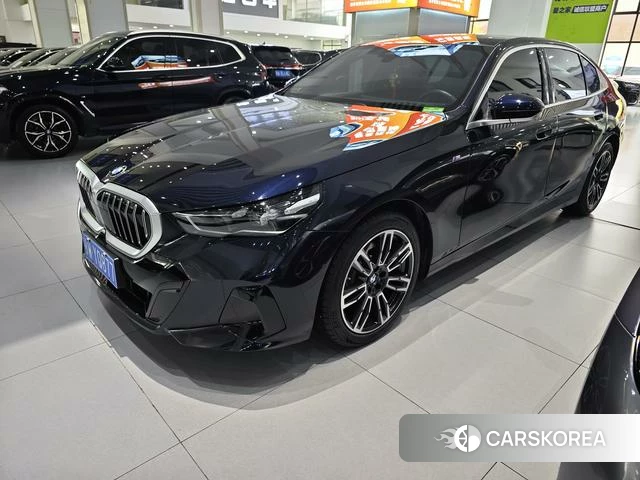 BMW 5 series 2025 Черный из Китая, фото 3