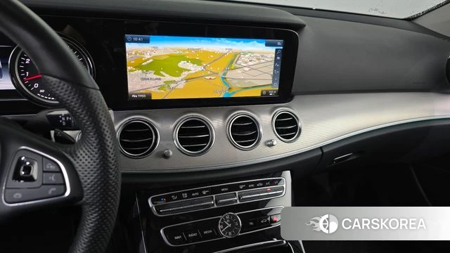 Mercedes-Benz E-Class W213 2018 Белый из Кореи, фото 3