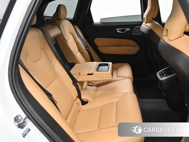 Volvo XC60 second Generation 2020 Белый из Кореи, фото 3