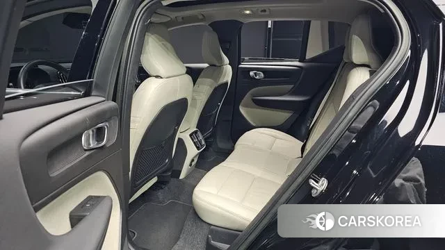 Volvo XC40 2023 Черный из Кореи, фото 3