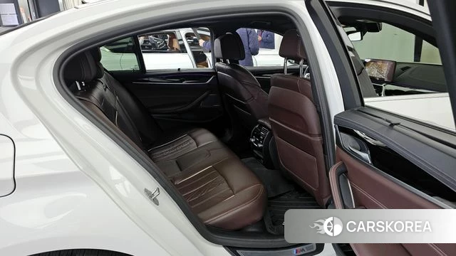 BMW 5 Series (G30) 2023 Белый из Кореи, фото 3