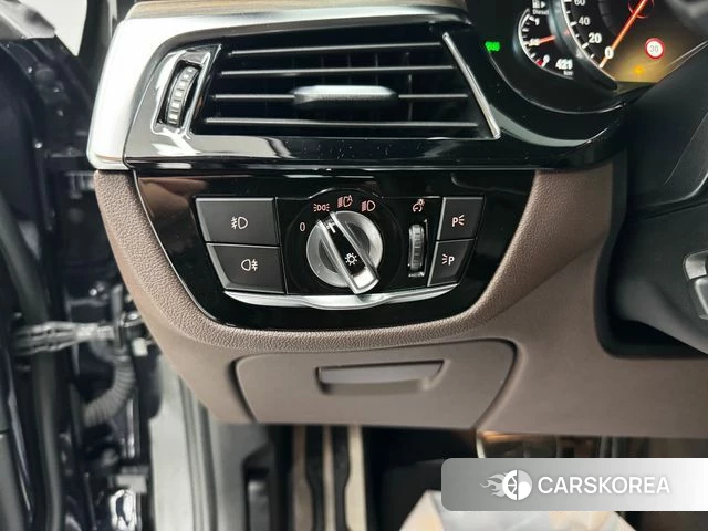 BMW 5 Series (G30) 2018 Черный из Кореи, фото 3