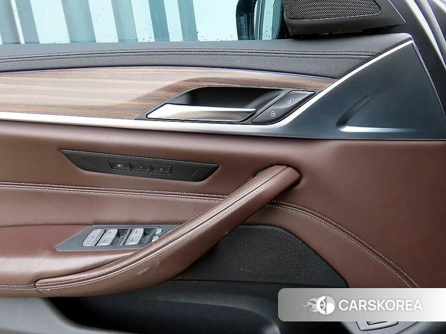 BMW 5 Series (G30) 2019 Черный из Кореи, фото 3